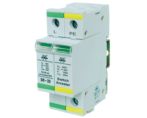 介紹: 本產(chǎn)品適用防雷區(qū)域:LPZO區(qū)與LPZ1區(qū)交界處(B級(jí)/Ⅳ類(lèi))電源線(xiàn)路的 雷電浪涌防護(hù)。 (1)適用于雷電防護(hù)等級(jí)為A級(jí)的電子信息系統(tǒng)電源第一級(jí)雷電浪涌防護(hù); (2)模塊化設(shè)計(jì),密封性好,安裝接線(xiàn)方便; (3)采用了“3+1”電路結(jié)構(gòu),適用于TT系統(tǒng); (4)采用溫控?cái)嗦芳夹g(shù),內(nèi)置過(guò)流保護(hù)電路,徹底避免火險(xiǎn); (5)具有工作指示、遙信接口及劣化告警指示功能,綠色(正常),紅色(失效); (6)具有防塵、防腐、防爆、阻燃等功能; (7)高能量SPD、通流量大、漏流小,特別適用于惡劣的雷電環(huán)境。 產(chǎn)品的安裝與應(yīng)用: (1)保護(hù)器應(yīng)用于主配電系統(tǒng)電源第一級(jí)雷電防護(hù),并聯(lián)安裝在建筑物總配電柜或配電箱的電源進(jìn)線(xiàn)端,可采用凱文連接方式; (2)適用于3+1/1+1接線(xiàn)模式下配電箱及重要設(shè)備配電箱; (3)適用于交流配電設(shè)備的防雷保護(hù),如:通信、電視廣播、計(jì)算機(jī)房、自動(dòng)控制、機(jī)電設(shè)備及所有配電設(shè)備的雷電浪涌保護(hù); (4)適于室內(nèi)運(yùn)行,如安裝在室外時(shí),必須加裝防水外殼; (5)所有接線(xiàn)必須牢固及可靠電氣聯(lián)接; (6)防雷接地應(yīng)符合防雷規(guī)范要求,接地線(xiàn)盡可能粗短且接地電阻應(yīng)小于10Ω。